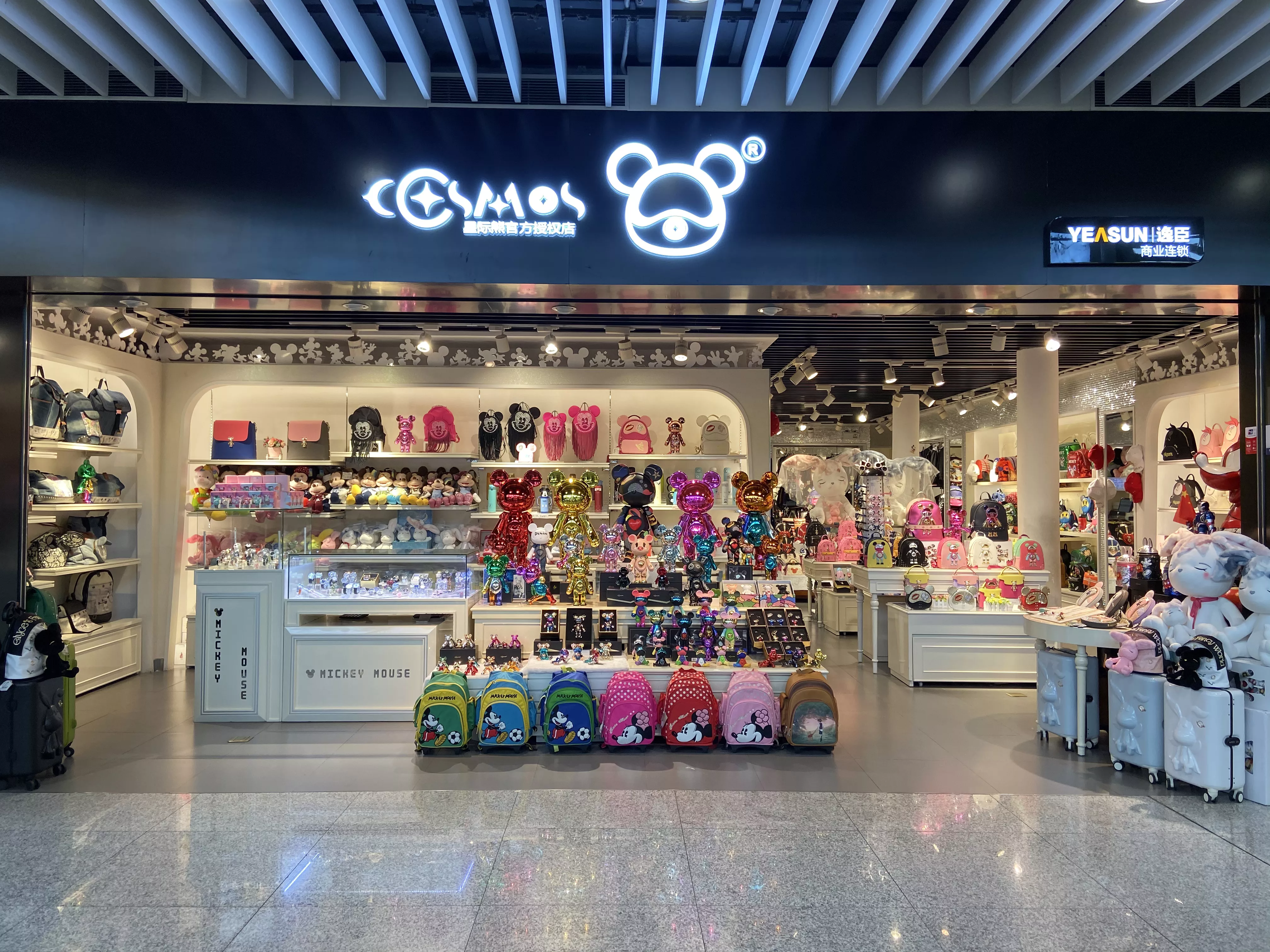 厦门机场T4航站楼星际熊店